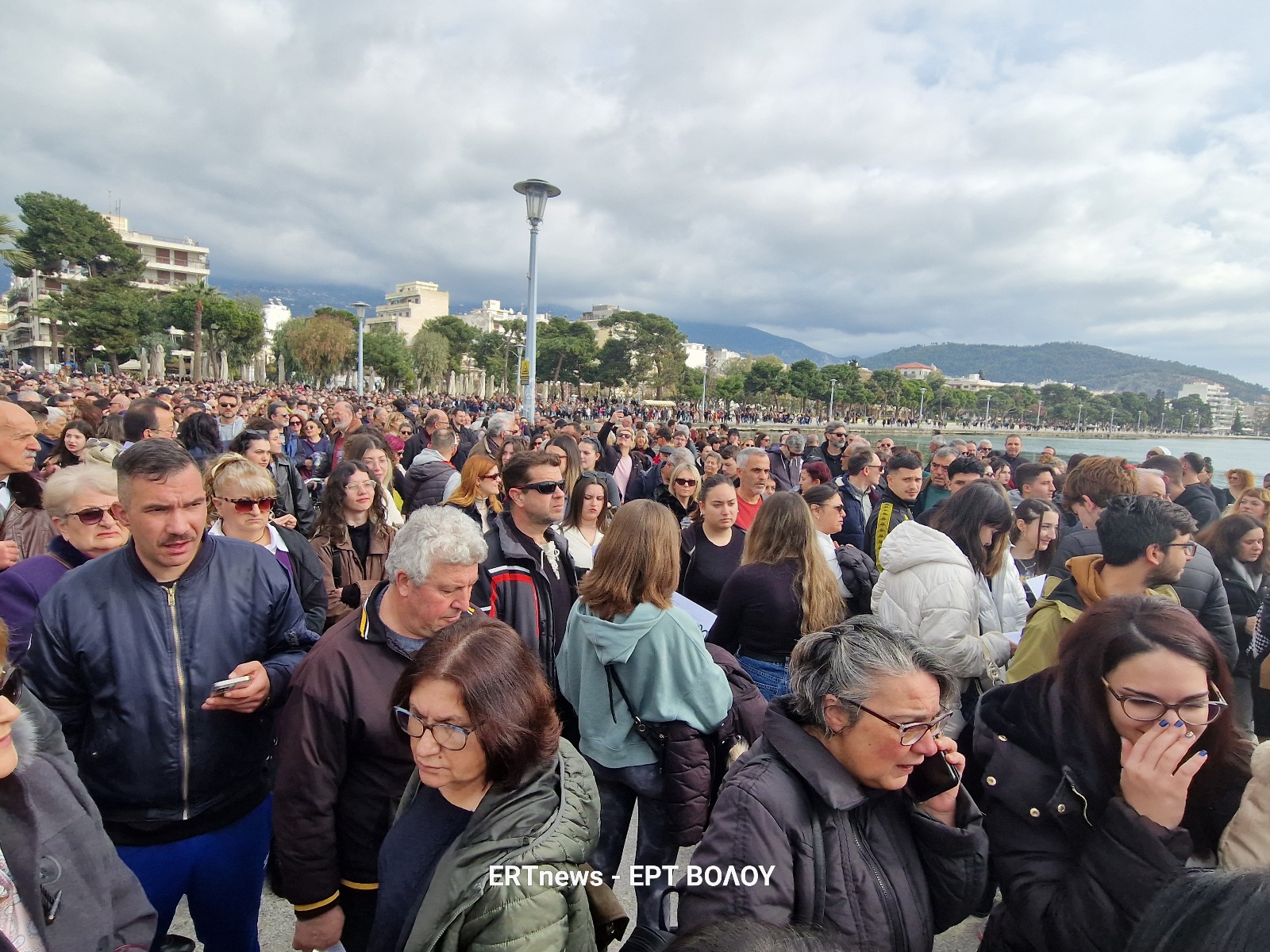 Βόλος: Μεγάλη η συμμετοχή στη συγκέντρωση για τα Τέμπη