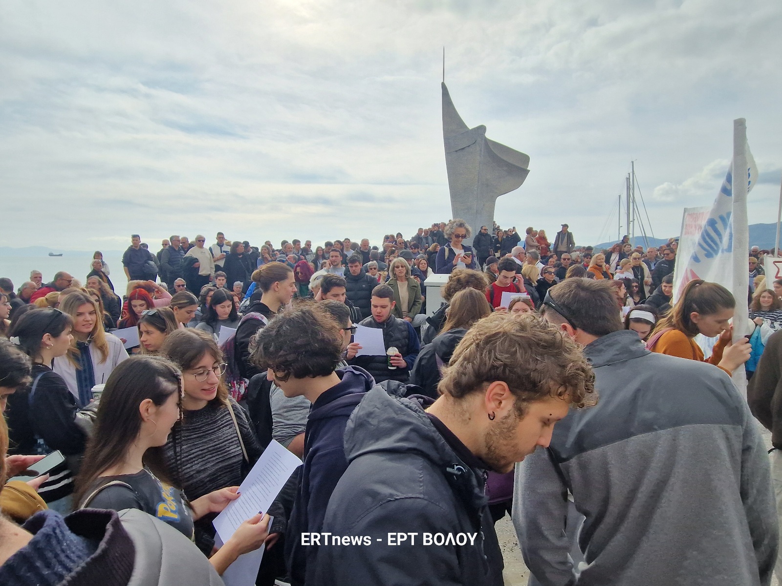 Βόλος: Μεγάλη η συμμετοχή στη συγκέντρωση για τα Τέμπη