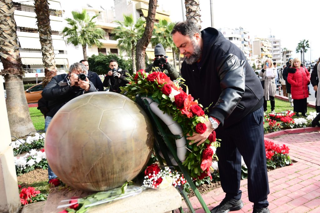 Πλήθος κόσμου στο μνημόσυνο για τα 44 χρόνια από την τραγωδία της Θύρας 7 (ΦΩΤΟρεπορτάζ)